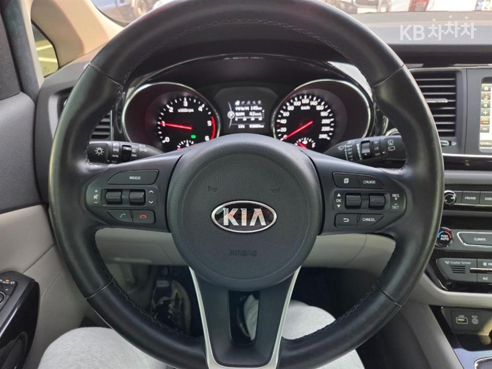 2017 - kia carnival
