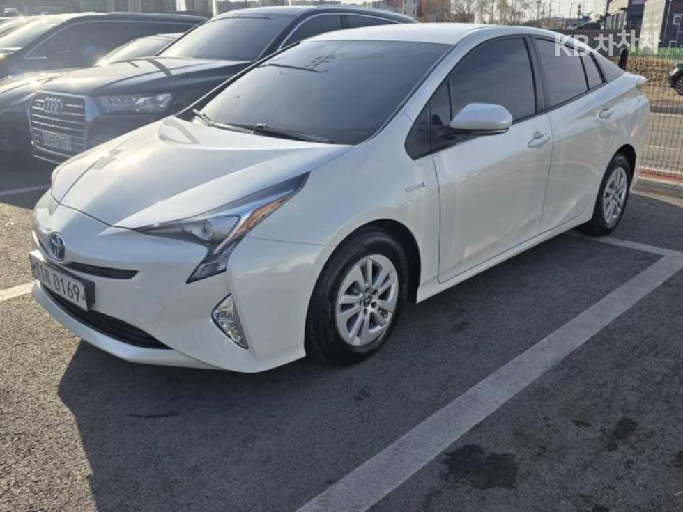 도요타 프리우스 4세대 1.8 E - - фото 1