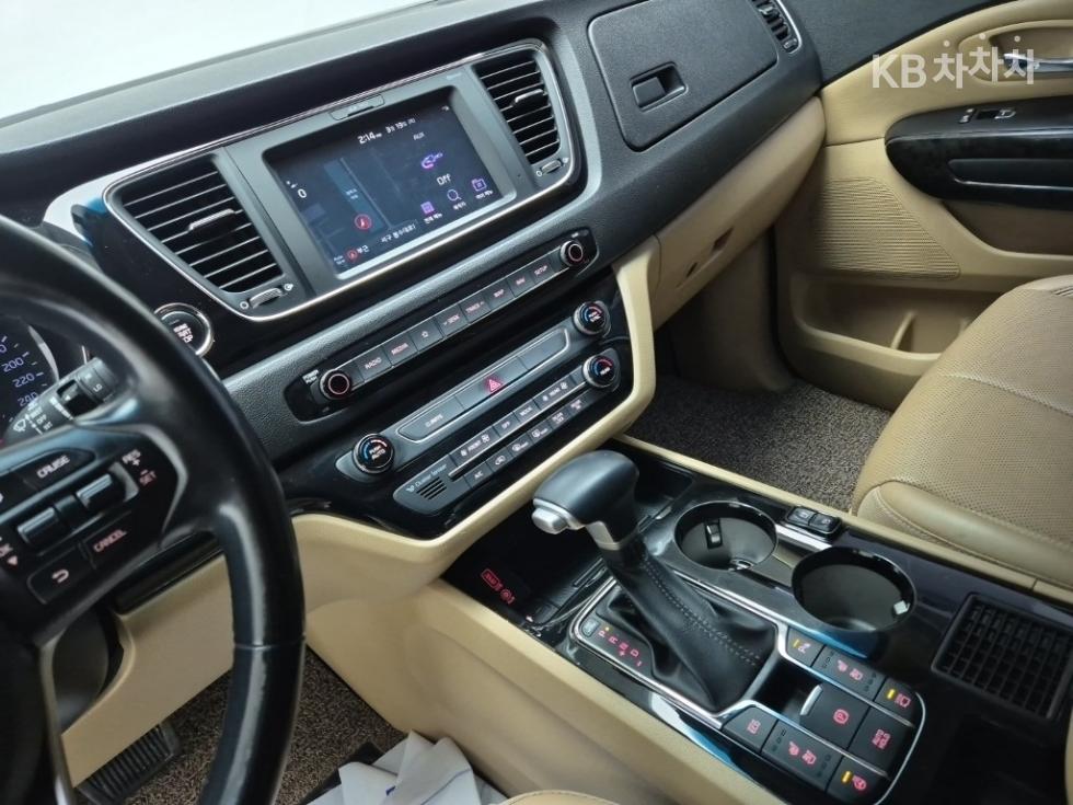 2020 - kia carnival