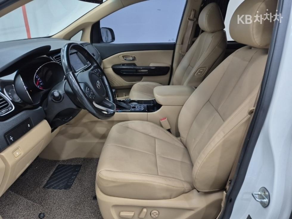 2020 - kia carnival