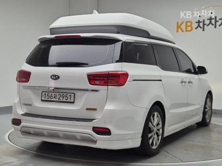 Kia Carnival High Limousine 2.2 Diesel VIP 4
