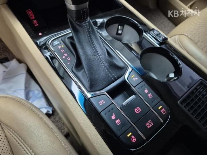 Kia Carnival High Limousine 2.2 Diesel VIP 9