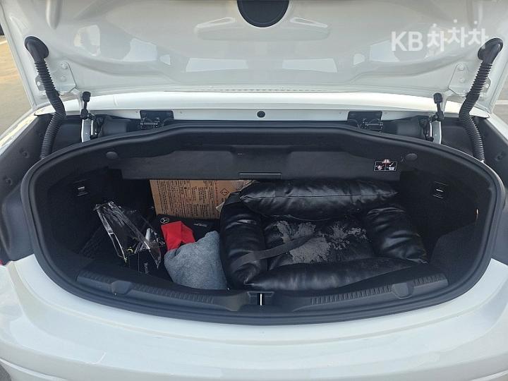 Mercedes-Benz E-Class W213 E220d Cabriolet 8