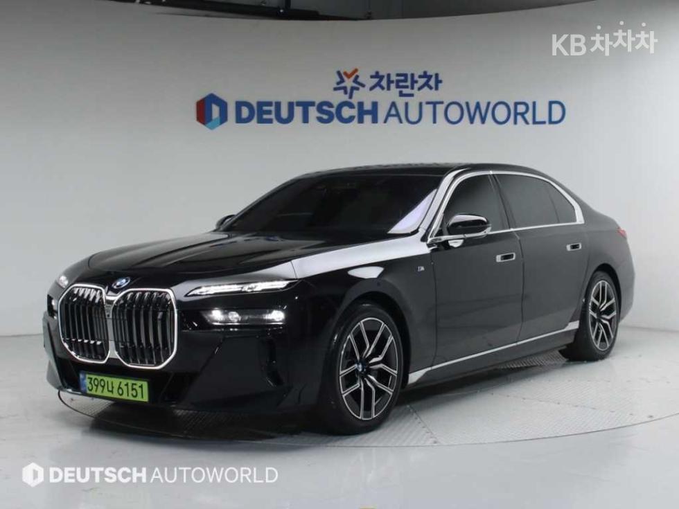 BMW i7
