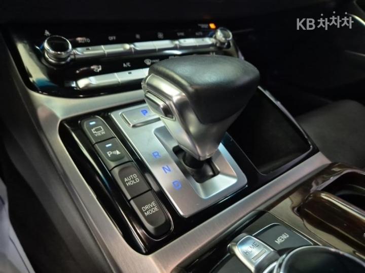 Genesis EQ900 3.3 T-GDI AWD Luxury 9