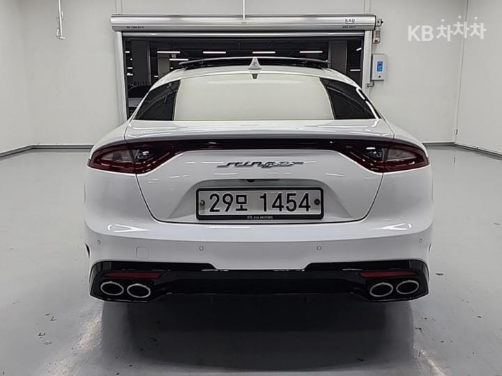 Kia Stinger 2.0 Turbo 2WD Platinum 4