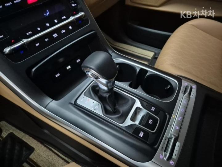 Kia Carnival D2.2 Prestige 9