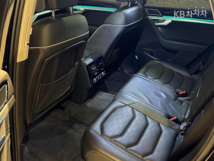 Volkswagen Touareg 4.0 TDI Prestige 7