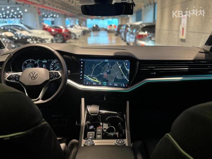 Volkswagen Touareg 4.0 TDI Prestige 8