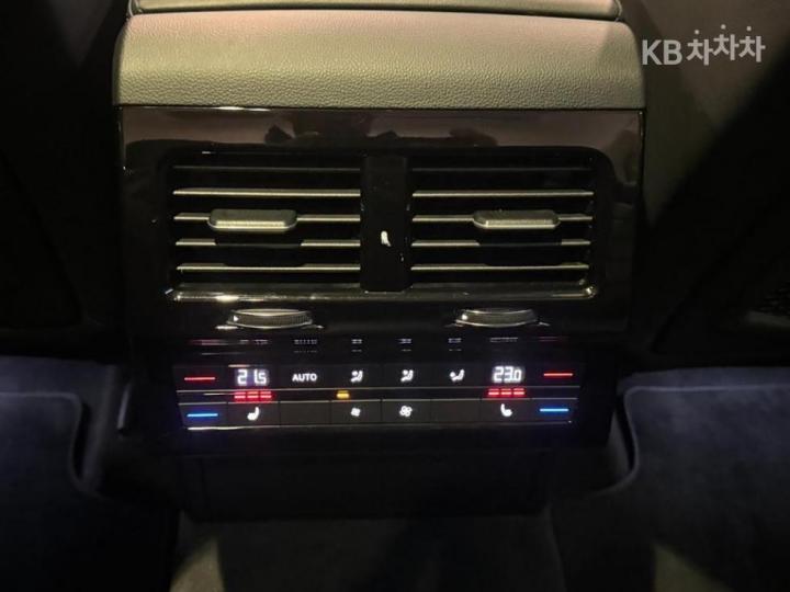 Volkswagen Touareg 4.0 TDI Prestige 9