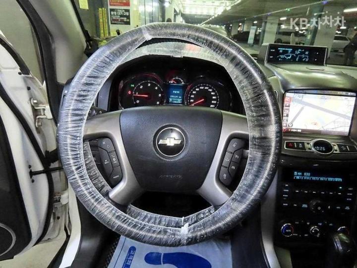Chevrolet Captiva 2WD LT Premium 9