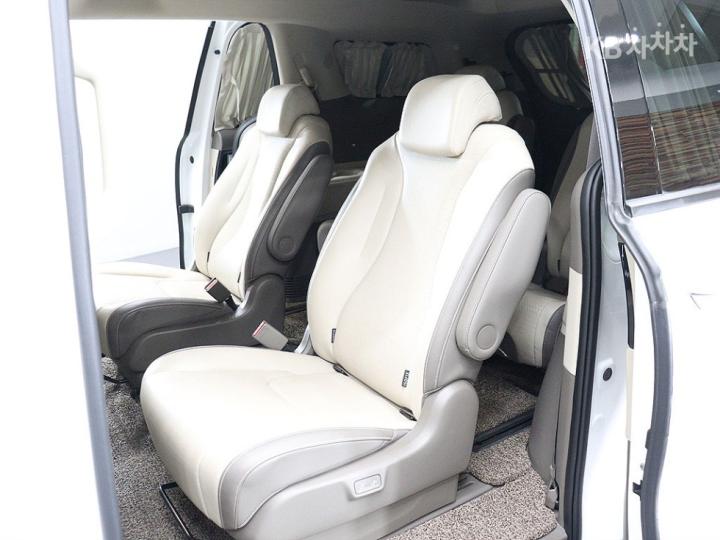 Kia Carnival High Limousine G3.5 GDI Signature 9