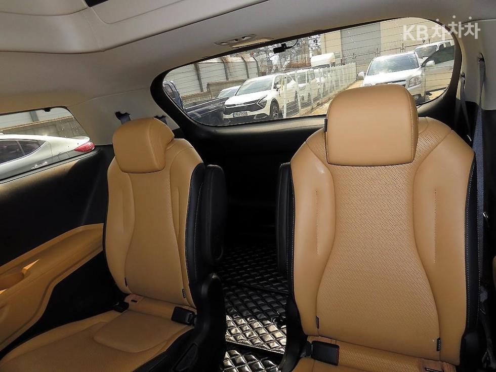 2021 - kia carnival