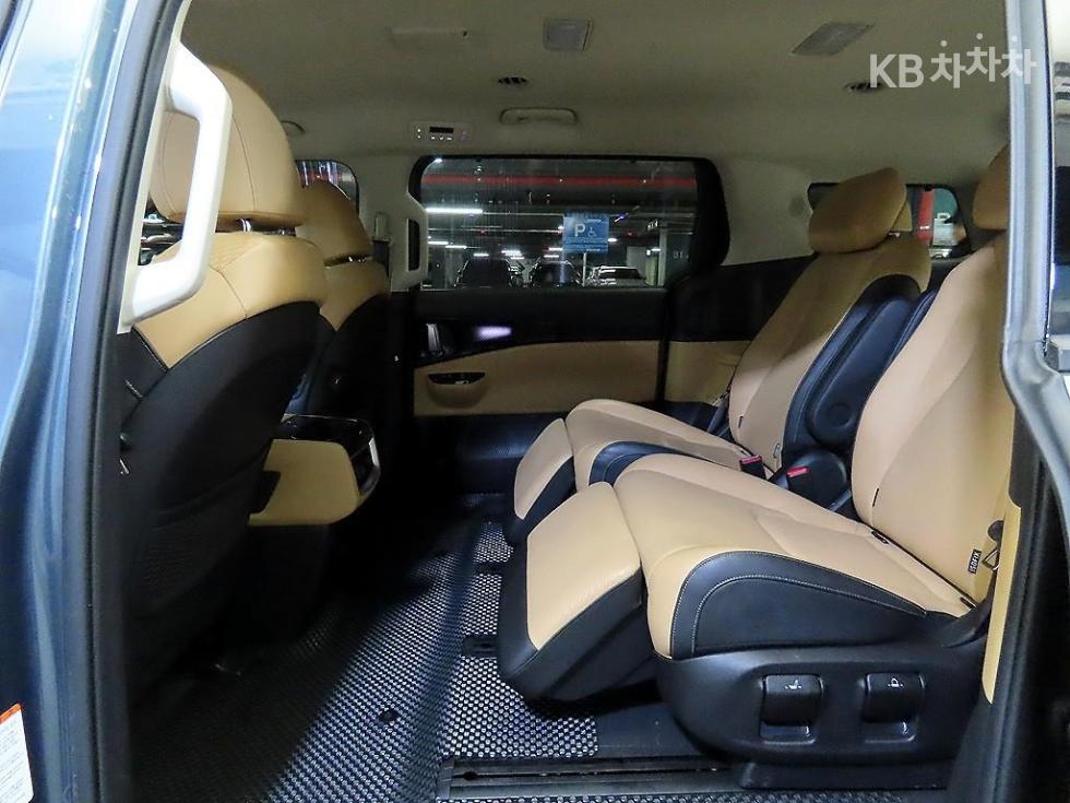 2022 - kia carnival