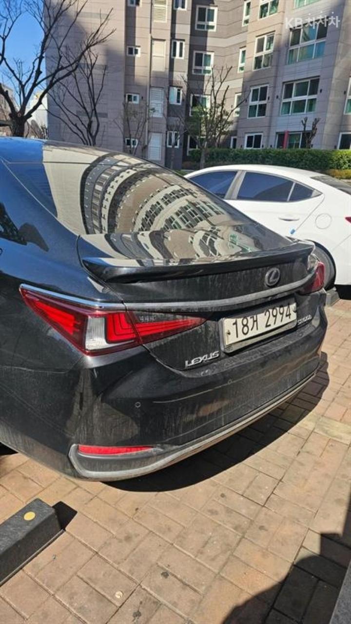 Lexus ES New Generation 300h Luxury+ 3