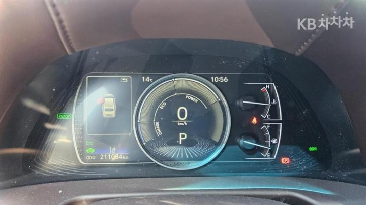 Lexus ES New Generation 300h Luxury+ 8