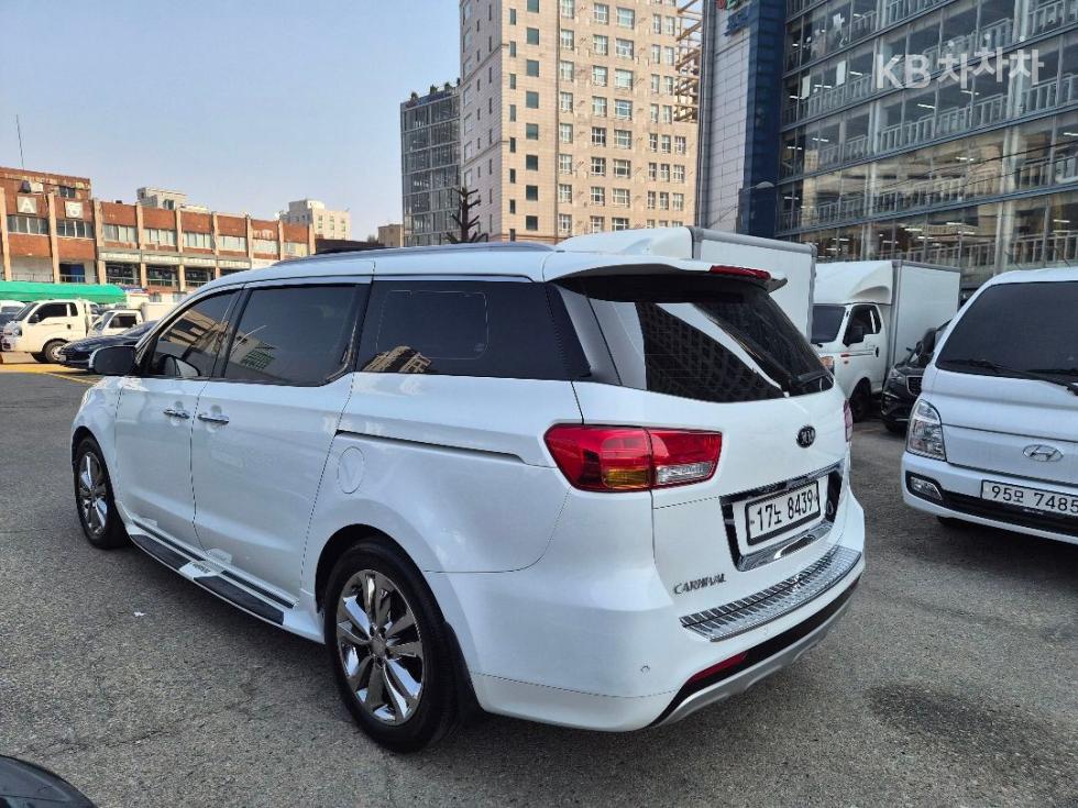 2017 - kia carnival