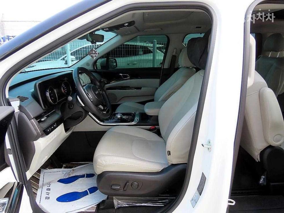 2023 - kia carnival
