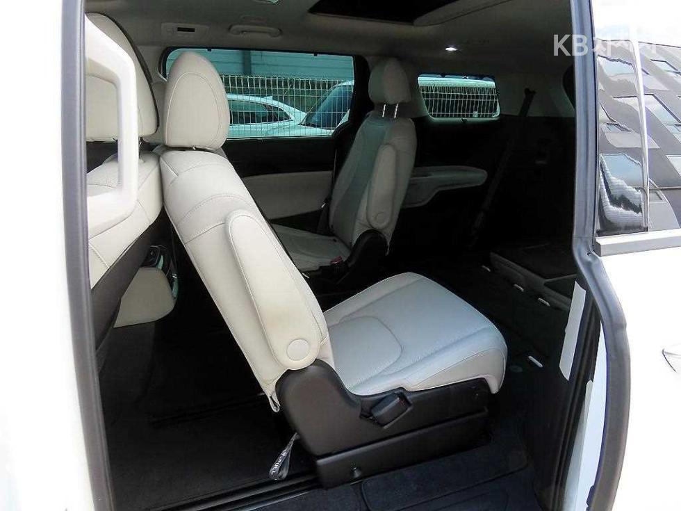 2023 - kia carnival