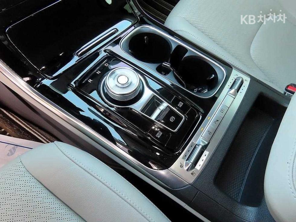 2023 - kia carnival