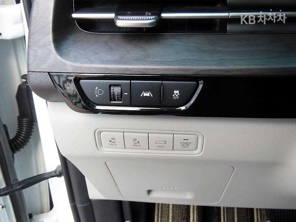 2023 - kia carnival