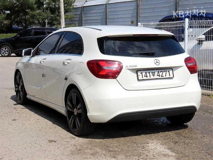 Mercedes-Benz A-Class A200 W176 4