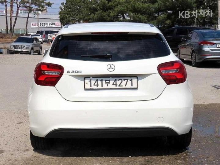 Mercedes-Benz A-Class A200 W176 5