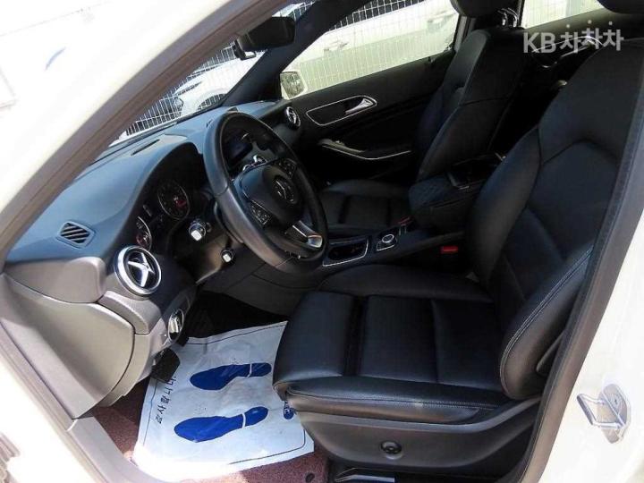 Mercedes-Benz A-Class A200 W176 6