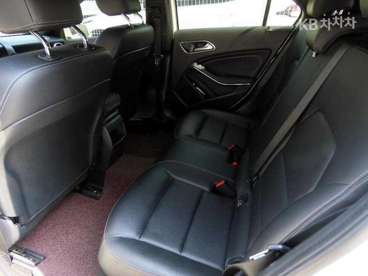 Mercedes-Benz A-Class A200 W176 7