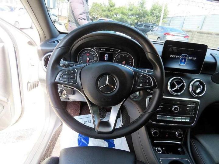 Mercedes-Benz A-Class A200 W176 9