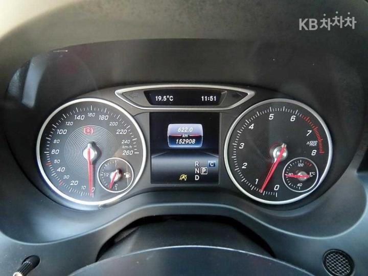 Mercedes-Benz A-Class A200 W176 10