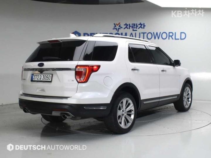 Ford Explorer Gasoline Turbo 2.3 AWD Platinum 3