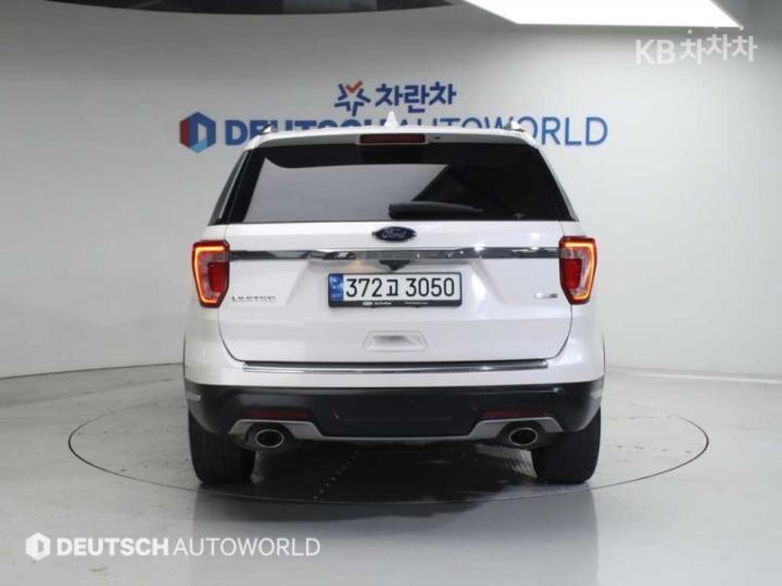 Ford Explorer Gasoline Turbo 2.3 AWD Platinum 5