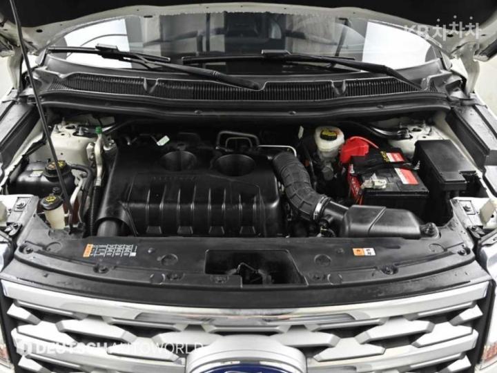 Ford Explorer Gasoline Turbo 2.3 AWD Platinum 7