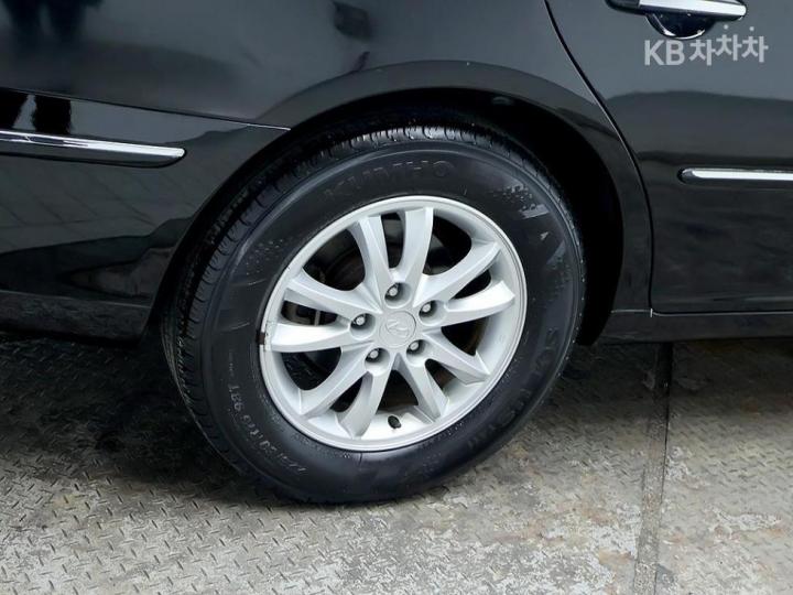 Hyundai Grandeur New Luxury Q270 Deluxe 9