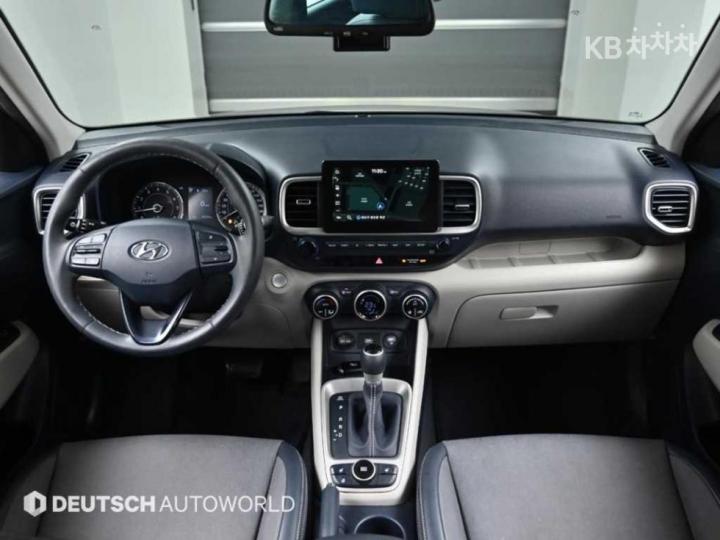 Hyundai Venue Gasoline 1.6 Modern 8