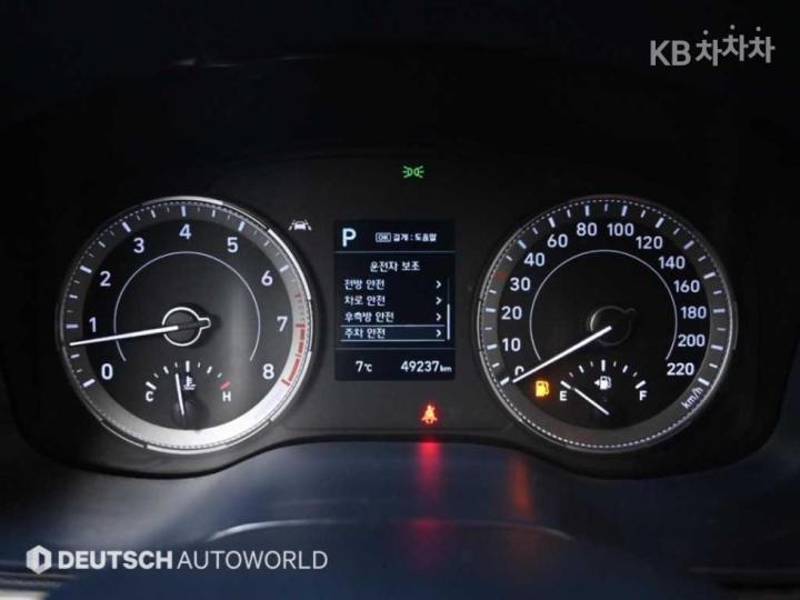 Hyundai Venue Gasoline 1.6 Modern 9