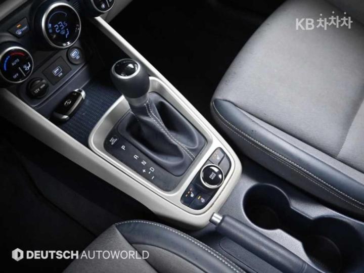 Hyundai Venue Gasoline 1.6 Modern 10