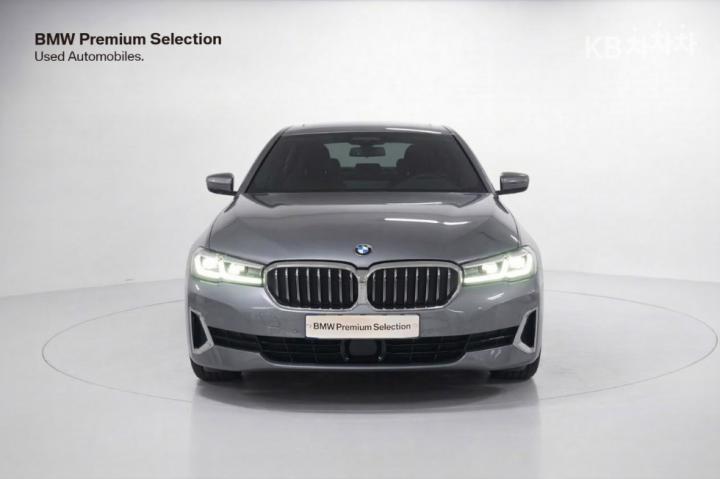 BMW 5 Series G30 520i Luxury 2