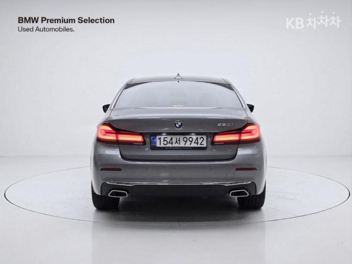 BMW 5 Series G30 520i Luxury 4