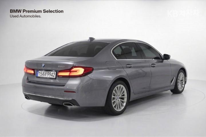 BMW 5 Series G30 520i Luxury 5