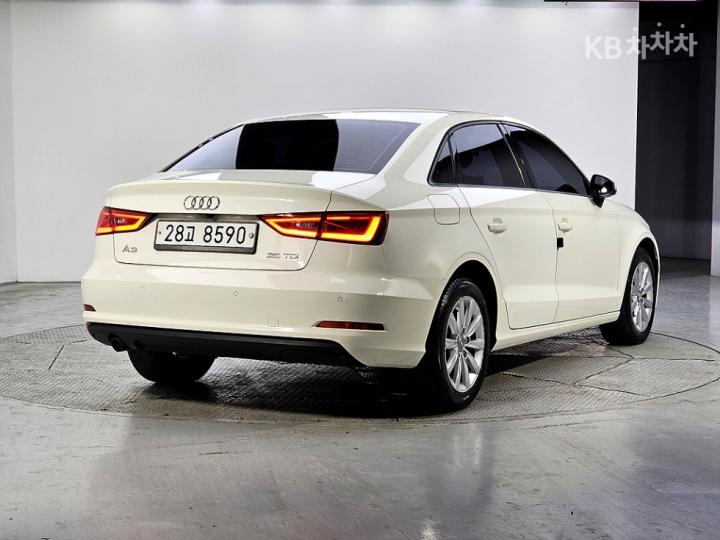 Audi A3 NEW 25 TDI Dynamic 8V 5