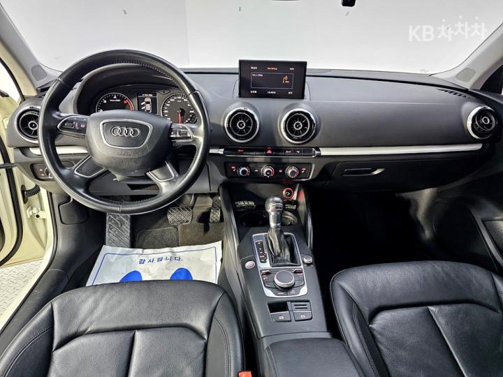 Audi A3 NEW 25 TDI Dynamic 8V 6