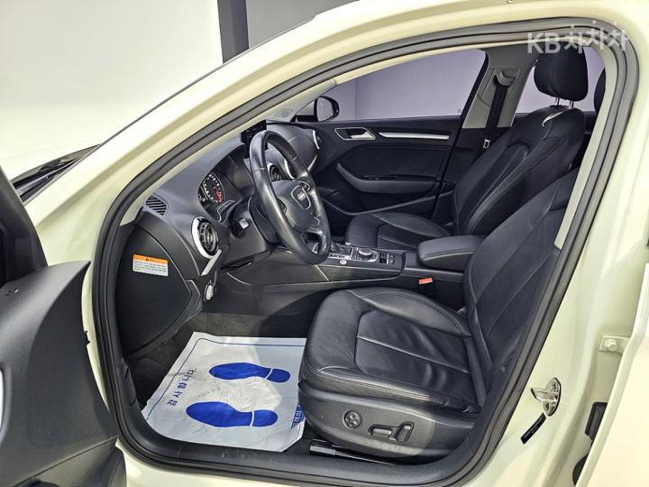 Audi A3 NEW 25 TDI Dynamic 8V 9