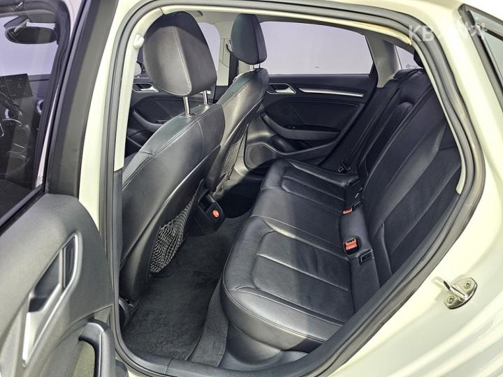 Audi A3 NEW 25 TDI Dynamic 8V 10