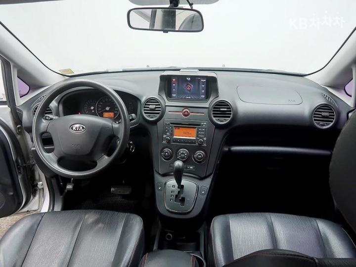 Kia Carens New 2.0 LPI GX Top Model 6