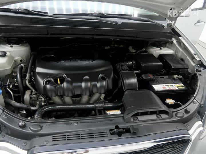 Kia Carens New 2.0 LPI GX Top Model 9