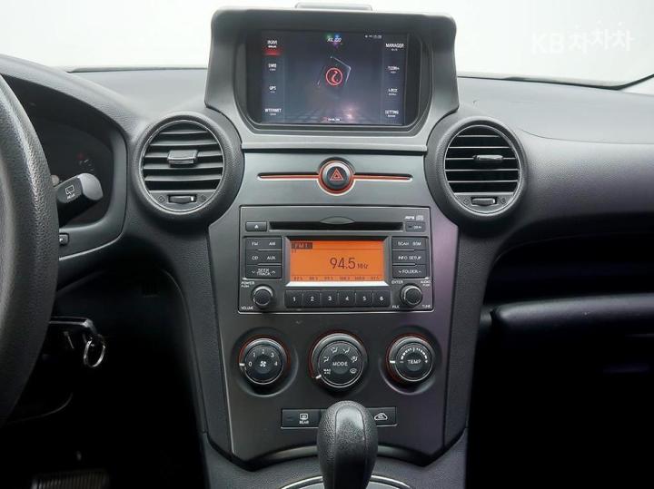 Kia Carens New 2.0 LPI GX Top Model 10