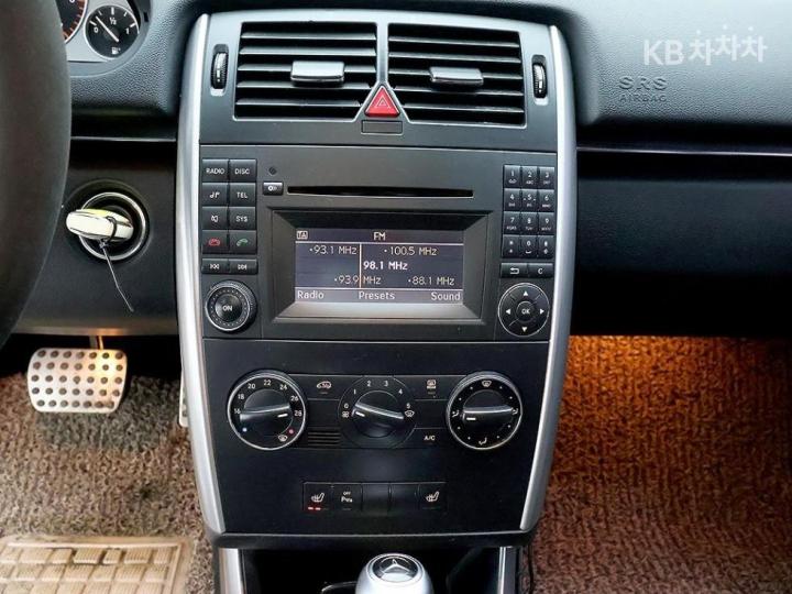 Mercedes-Benz B-Class B200 10