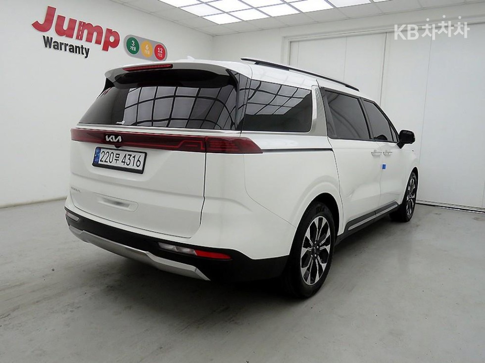 2023 - kia carnival